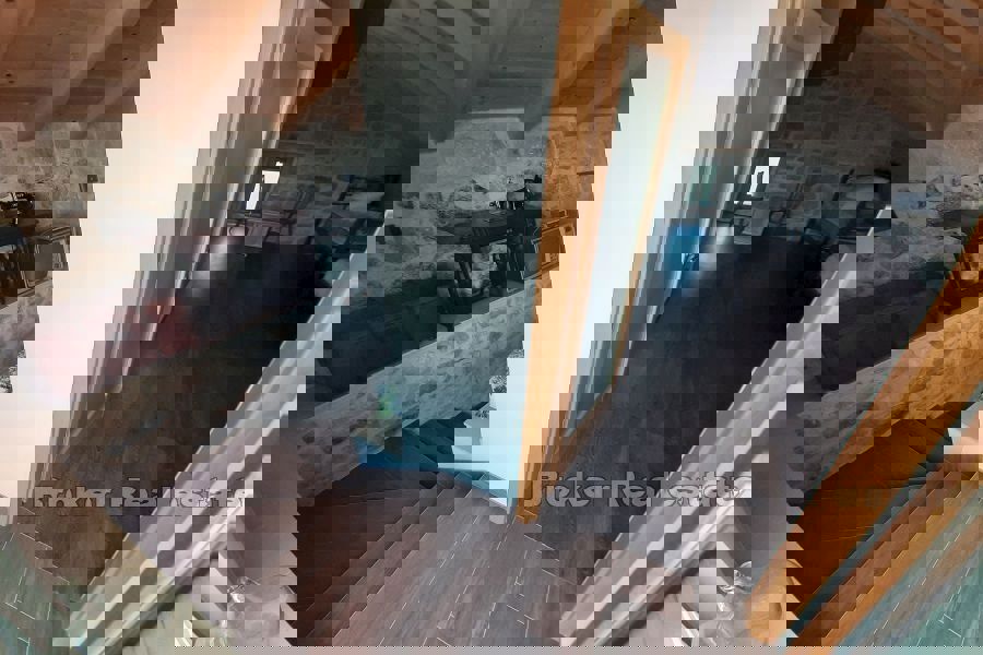 Villa in pietra ristrutturata con piscina