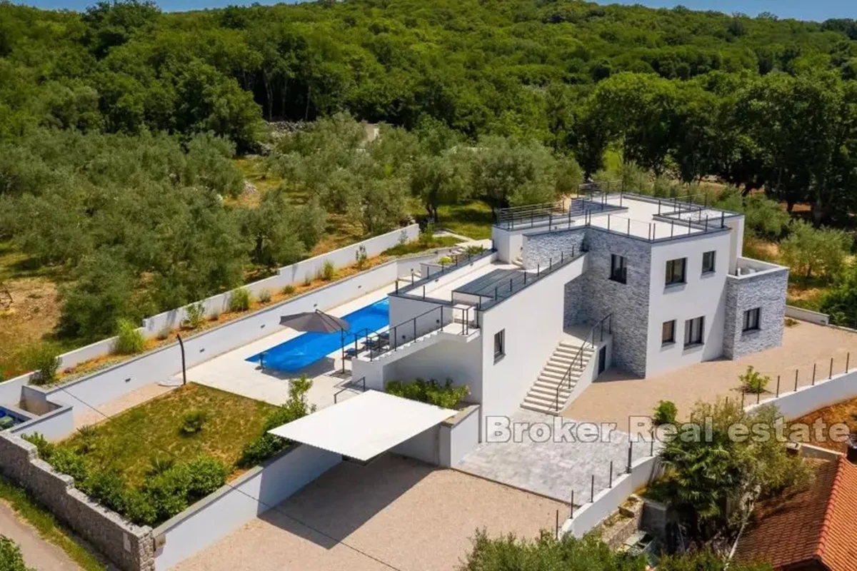 Moderna casa indipendente con piscina e vista mare