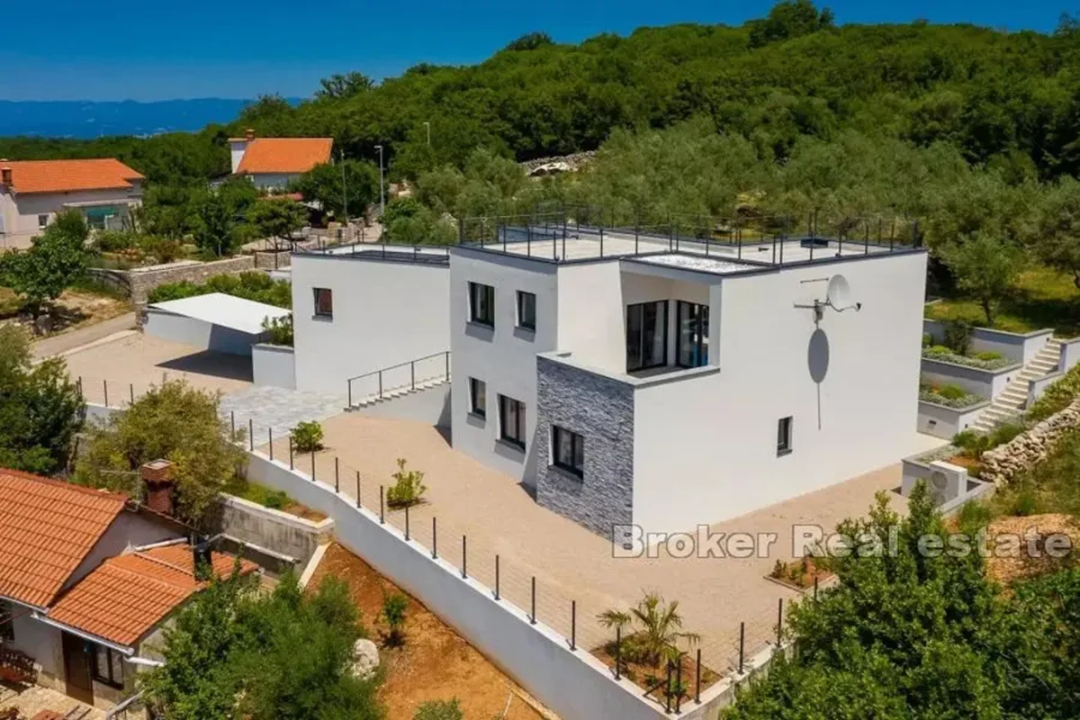 Moderna casa indipendente con piscina e vista mare