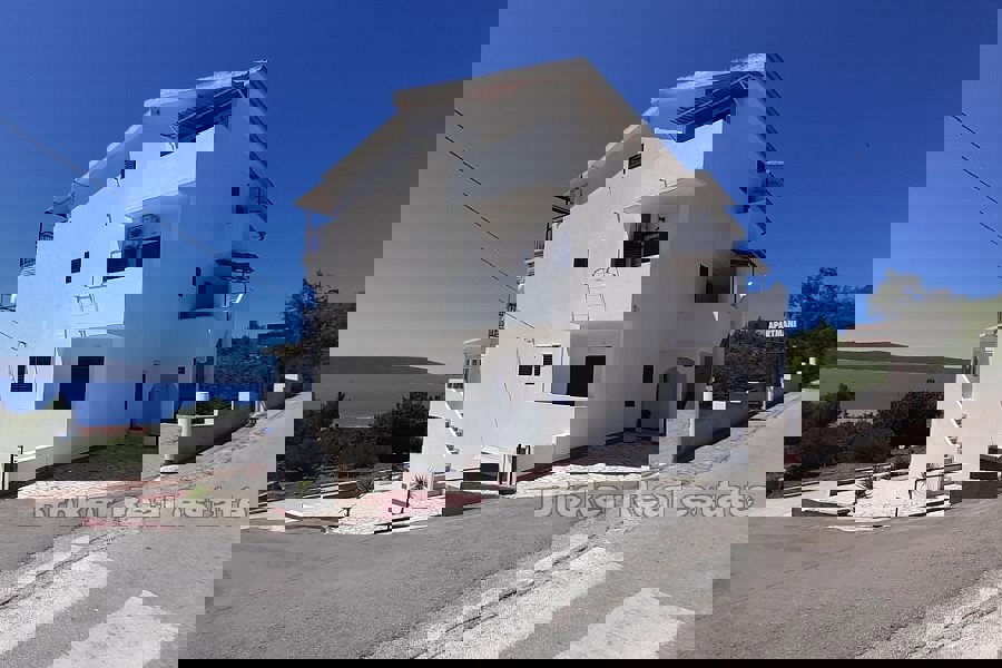 Spazioso appartamento con vista mare