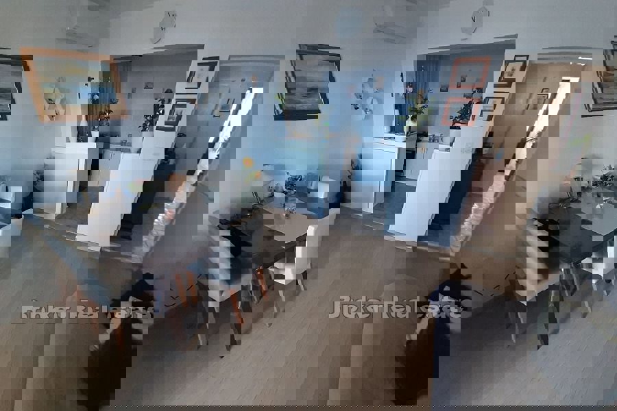 Spazioso appartamento con vista mare