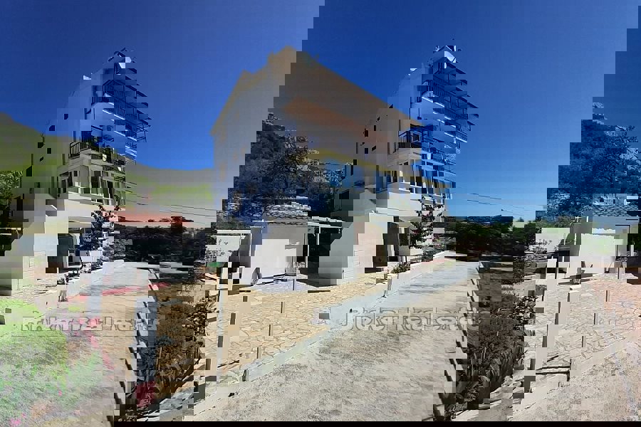 Spazioso appartamento con vista mare