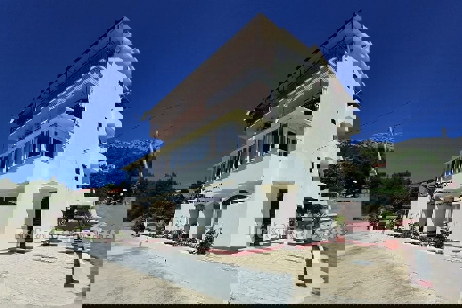 Spazioso appartamento con vista mare