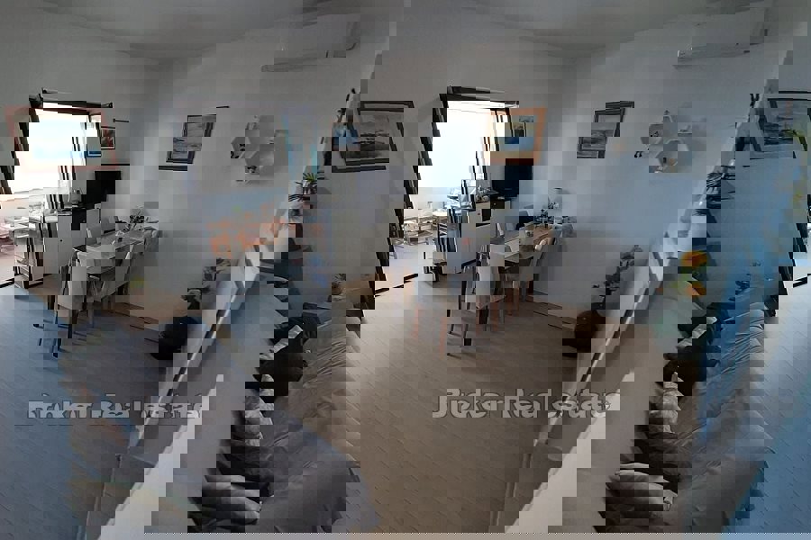 Spazioso appartamento con vista mare