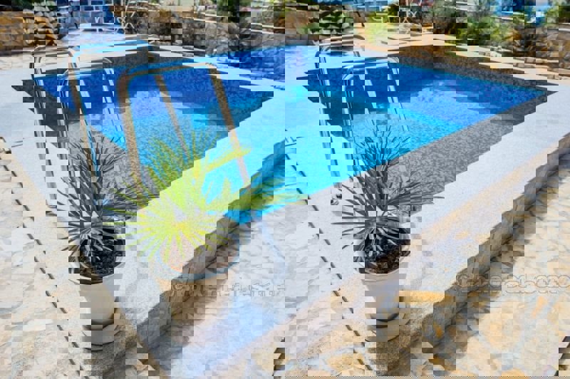 Bella e lussuosa villa a 200m dal mare, in vendita