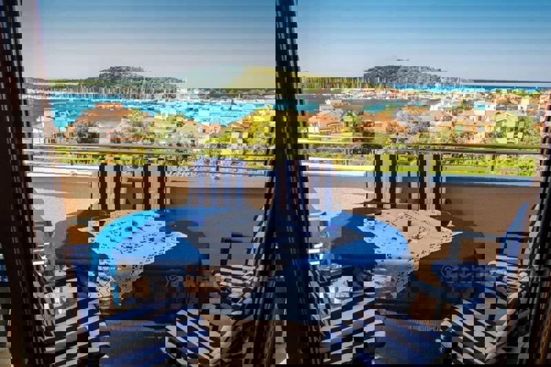 Bella e lussuosa villa a 200m dal mare, in vendita