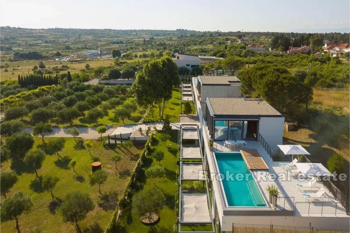 Villa contemporanea con vista panoramica sul mare