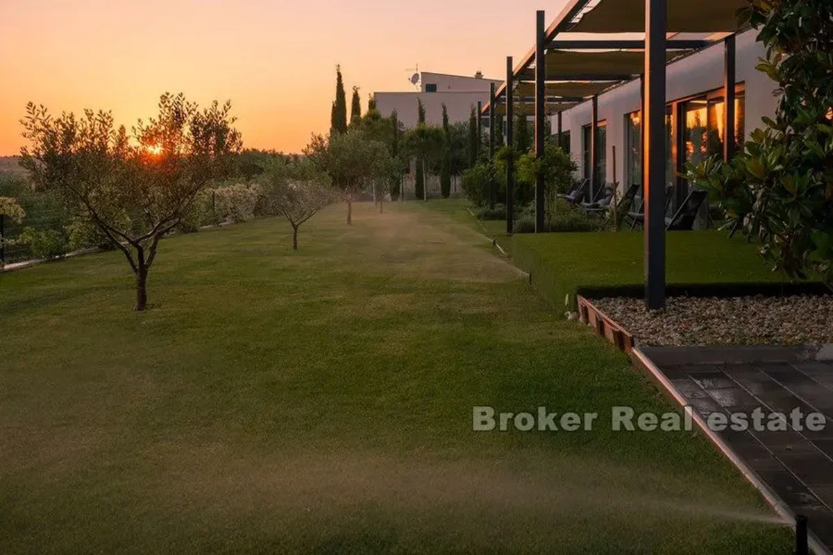 Villa contemporanea con vista panoramica sul mare