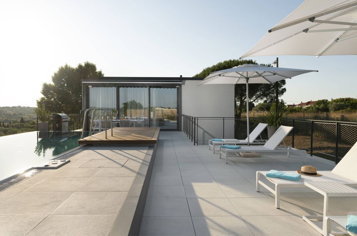 Villa contemporanea con vista panoramica sul mare