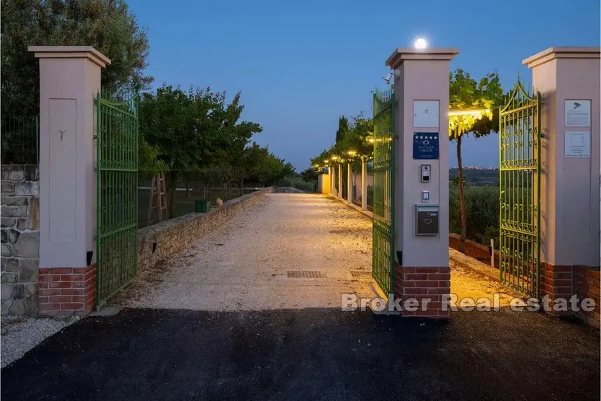 Villa contemporanea con vista panoramica sul mare