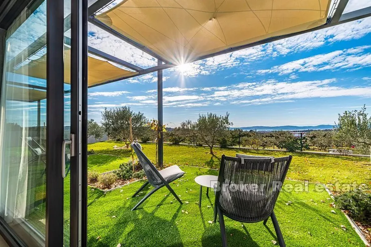 Villa contemporanea con vista panoramica sul mare