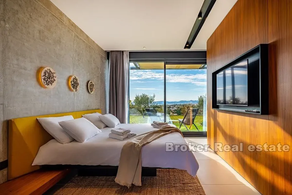 Villa contemporanea con vista panoramica sul mare