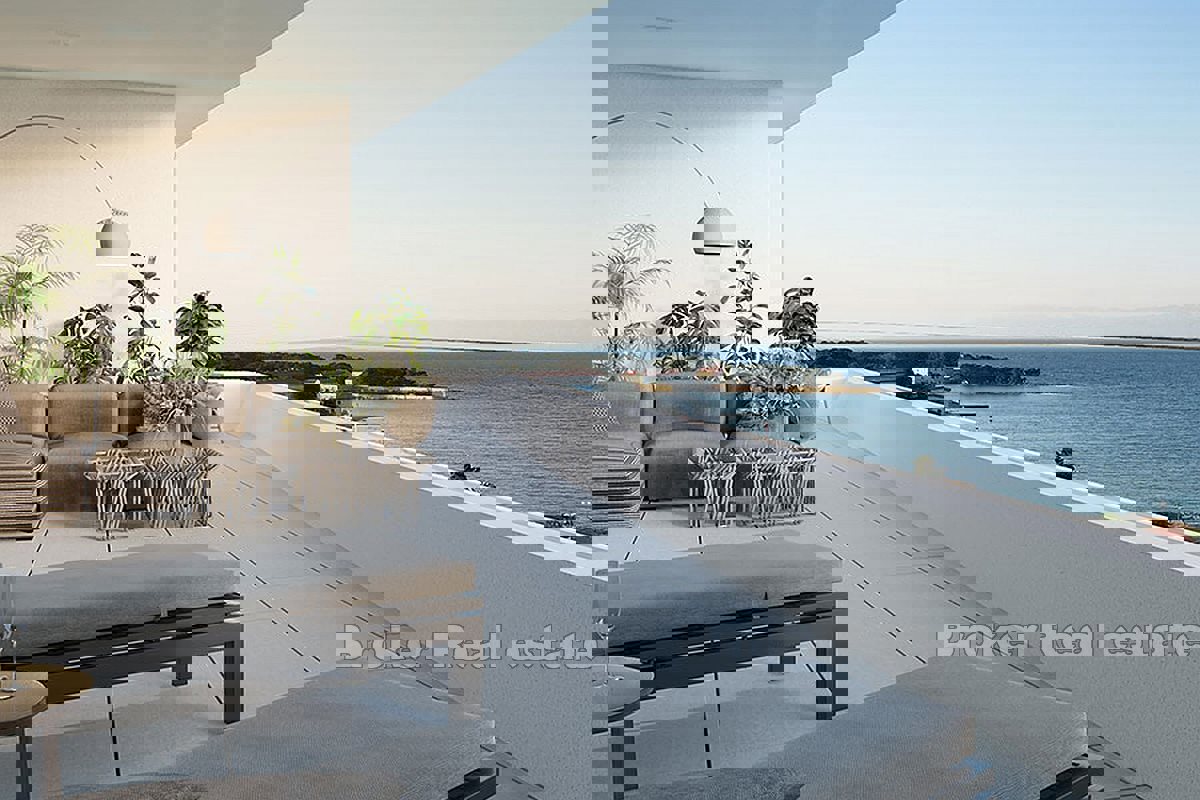 Appartamento con piscina e vista mare