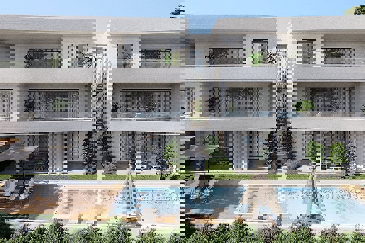 Appartamento con piscina e vista mare