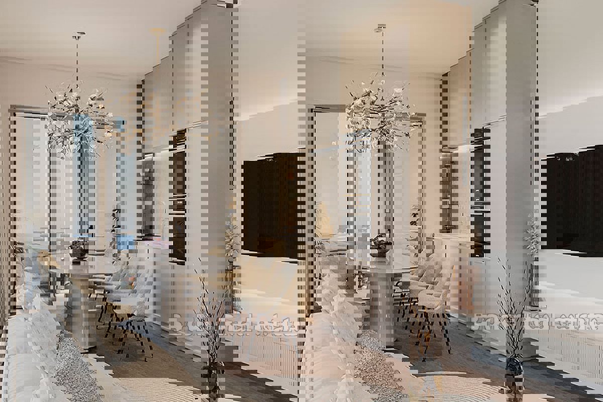 Appartamento con piscina e vista mare