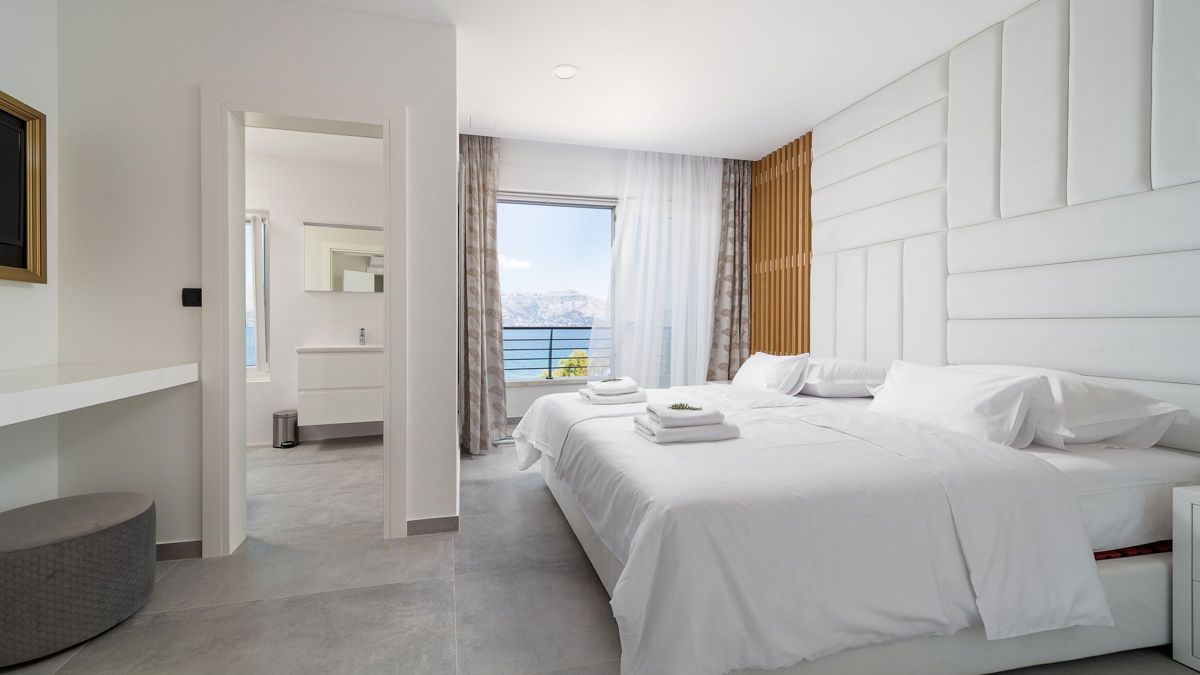 Lussuosa villa isolata in prima fila sul mare