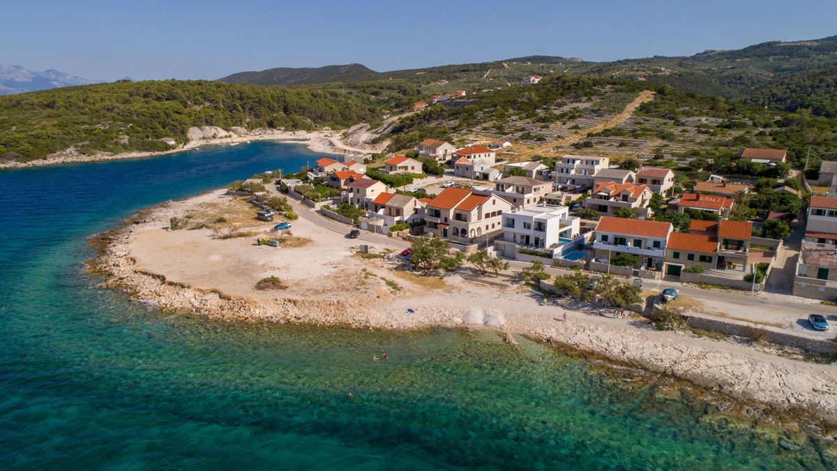Lussuosa villa isolata in prima fila sul mare
