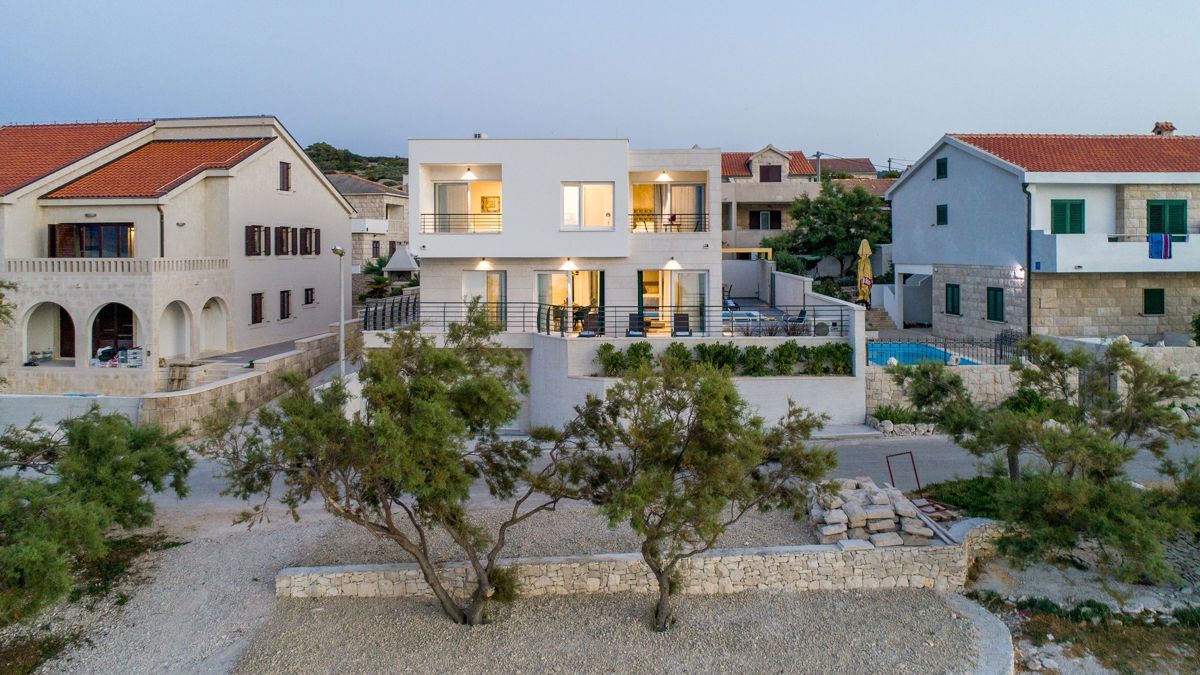 Lussuosa villa isolata in prima fila sul mare