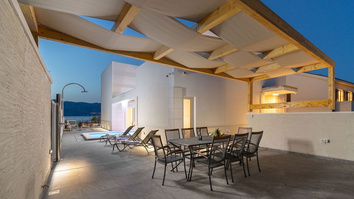 Lussuosa villa isolata in prima fila sul mare