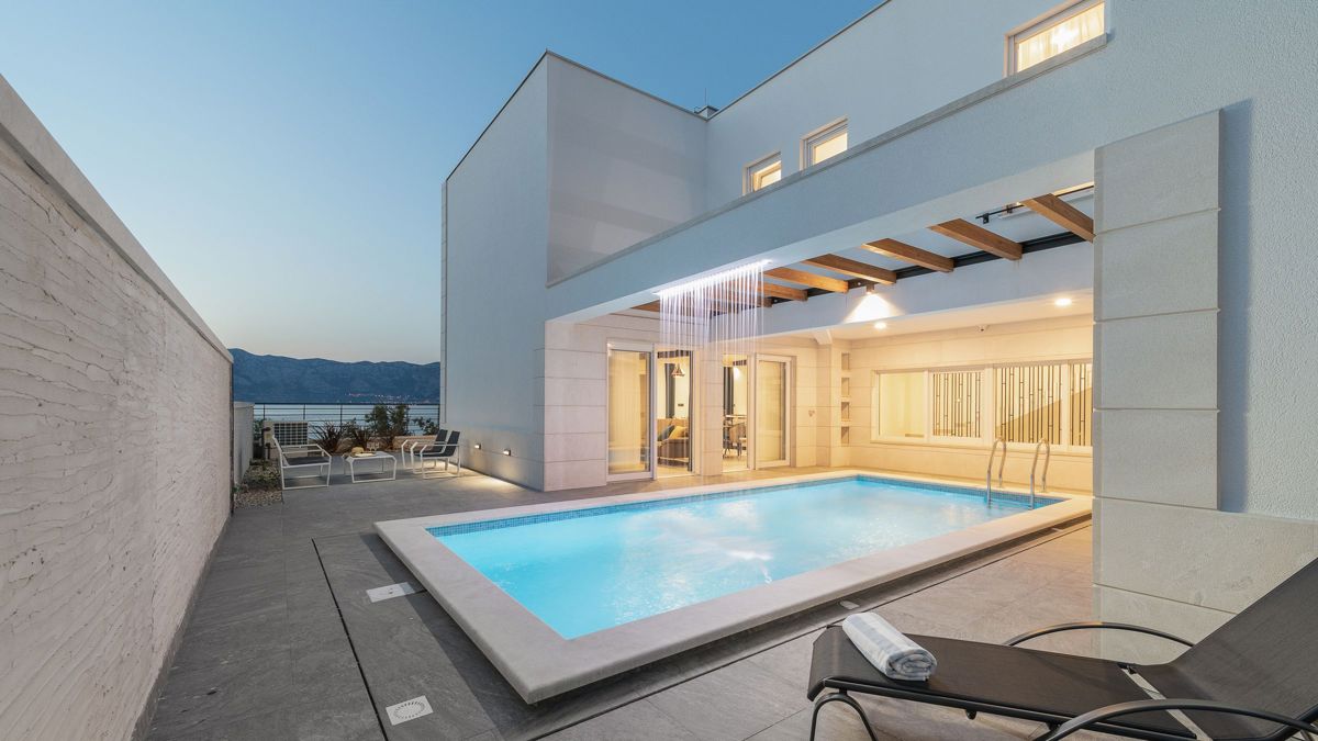 Lussuosa villa isolata in prima fila sul mare