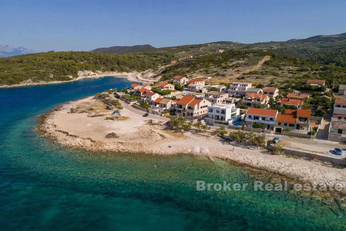 Lussuosa villa isolata in prima fila sul mare