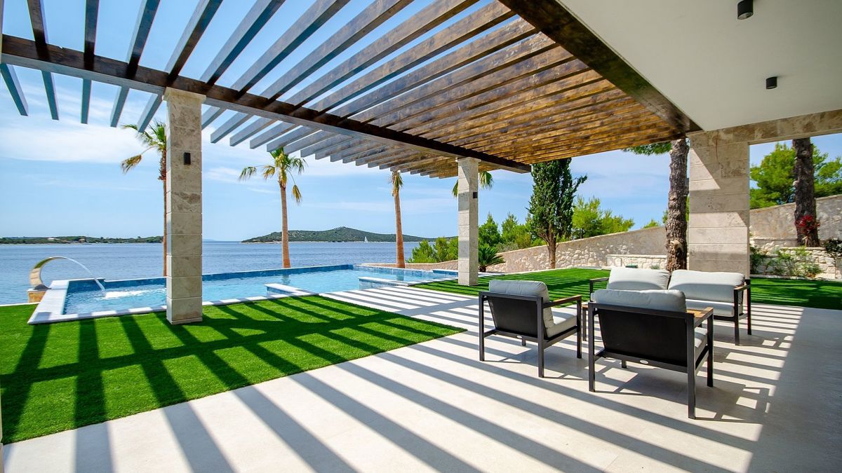 Esclusiva villa moderna prima fila al mare