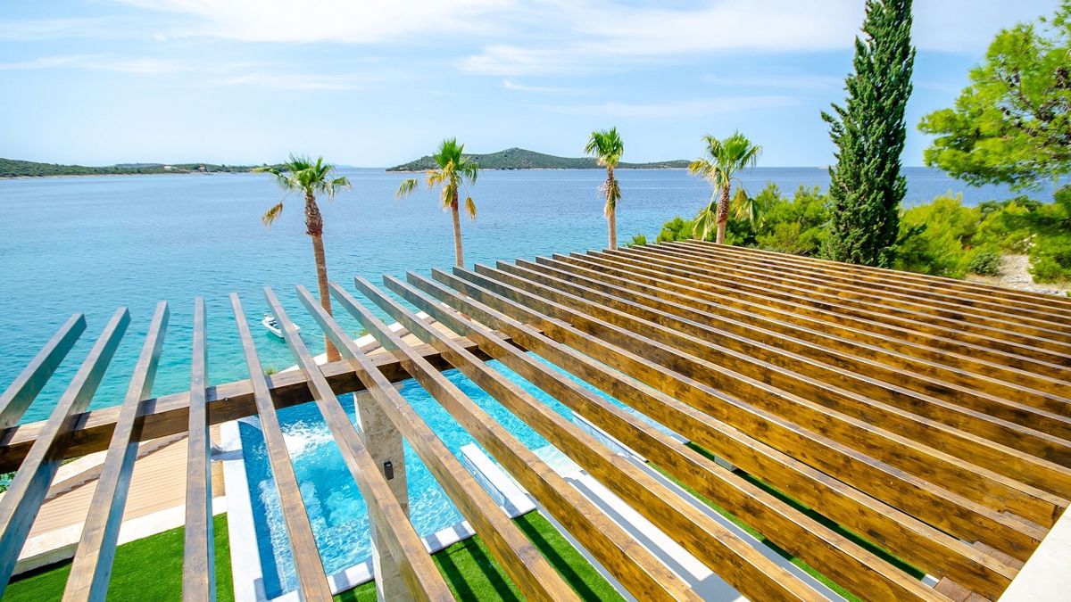 Esclusiva villa moderna prima fila al mare