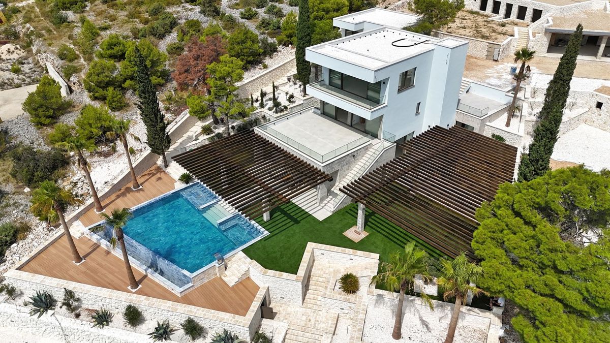 Esclusiva villa moderna prima fila al mare