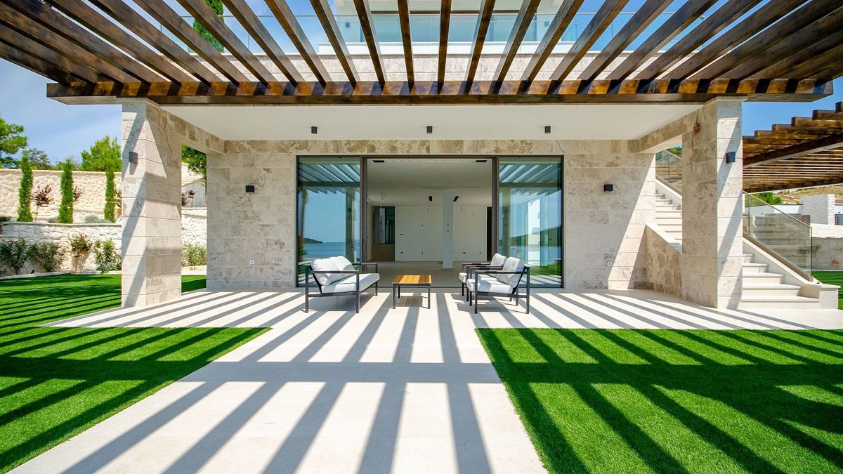 Esclusiva villa moderna prima fila al mare