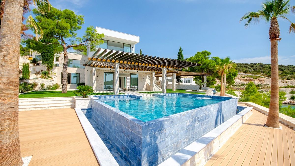 Esclusiva villa moderna prima fila al mare