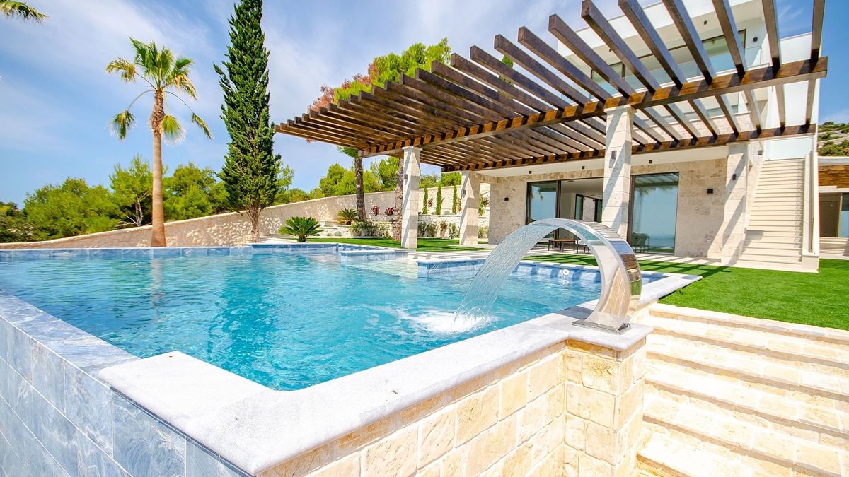 Esclusiva villa moderna prima fila al mare