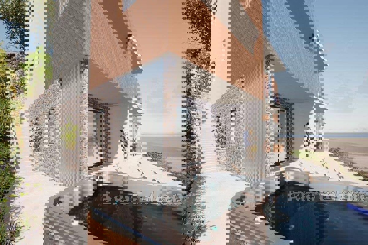 Interessante terreno edificabile con vista sulla baia