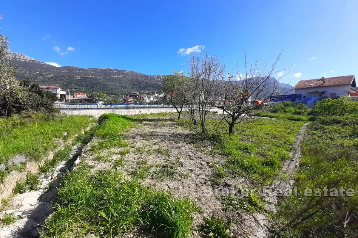 Terreno edificabile vicino alla strada principale