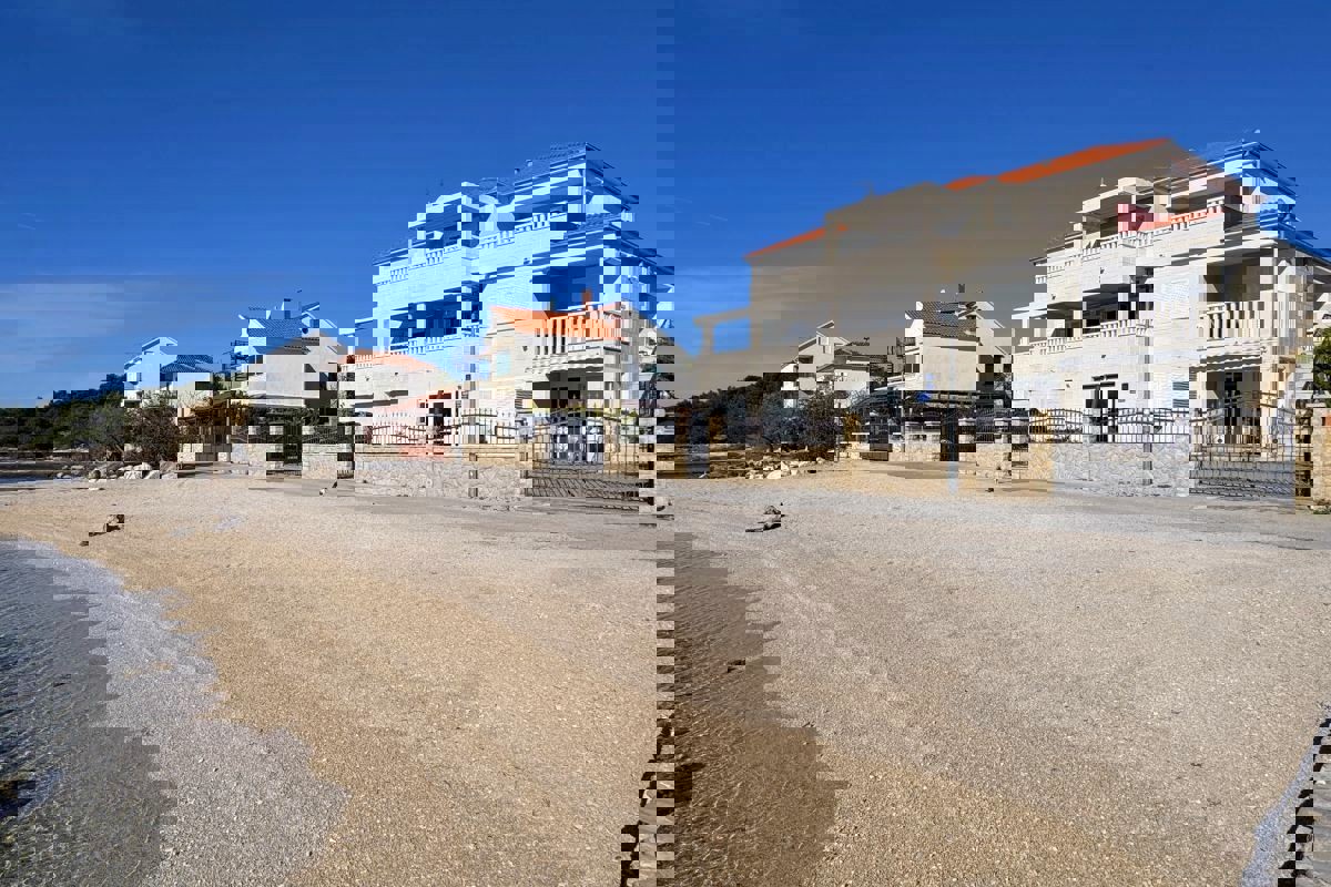 Bellissima villa in prima fila sul mare