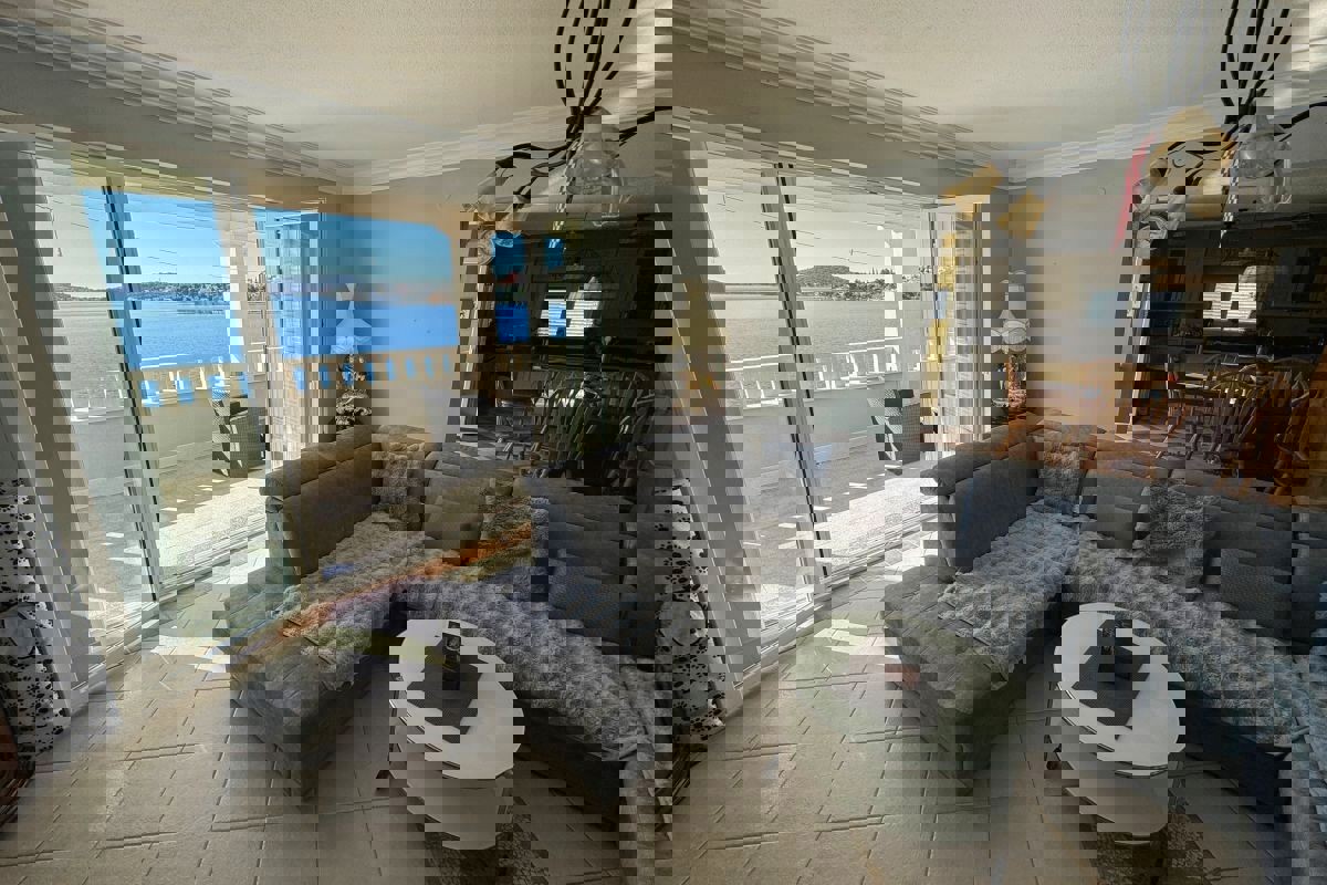 Bellissima villa in prima fila sul mare