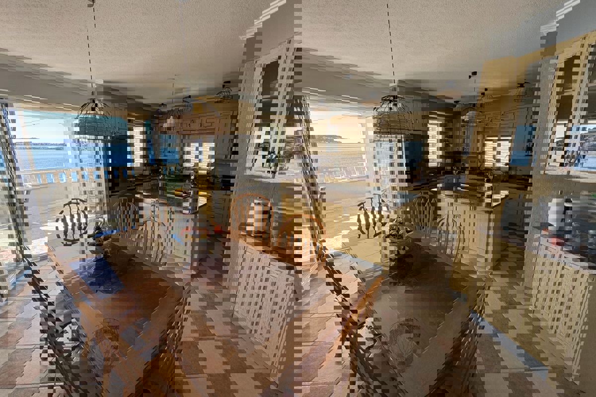 Bellissima villa in prima fila sul mare