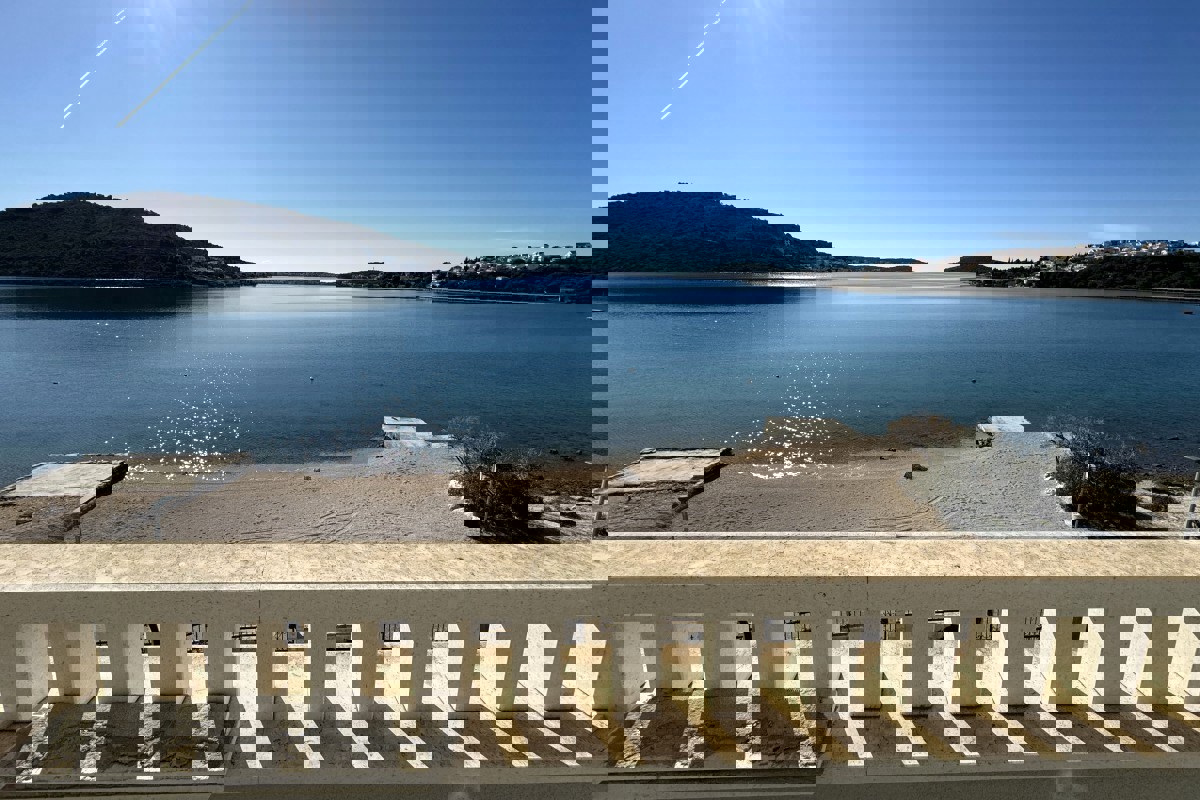 Bellissima villa in prima fila sul mare