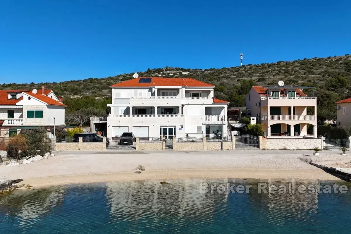 Bellissima villa in prima fila sul mare