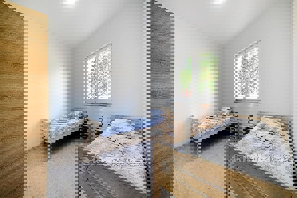 Casa con terreno edificabile in prima fila al mare