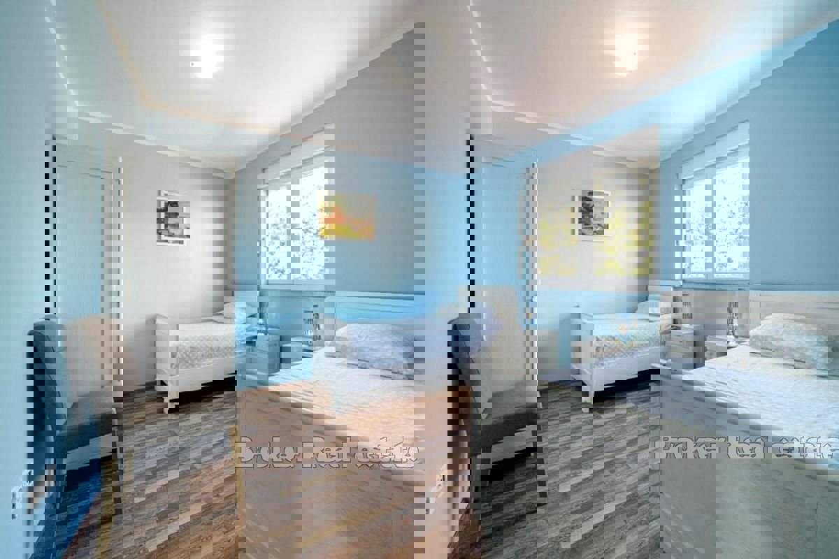 Casa con terreno edificabile in prima fila al mare