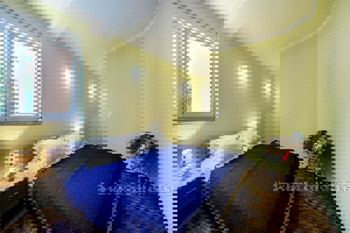 Casa con terreno edificabile in prima fila al mare