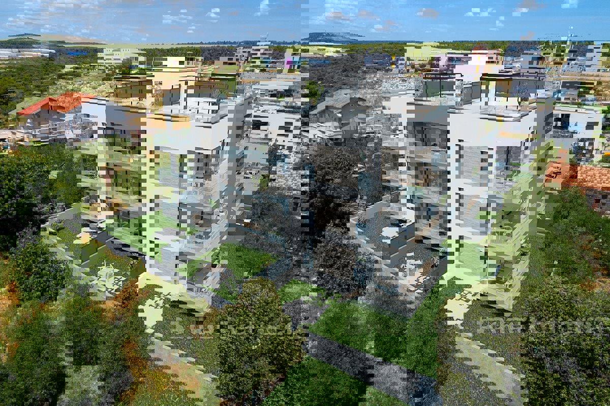 Attico con terrazza panoramica e vista mare