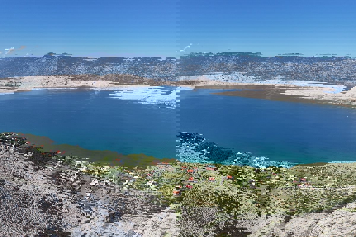 Appartamenti moderni in un nuovo edificio con piscina e vista sul mare