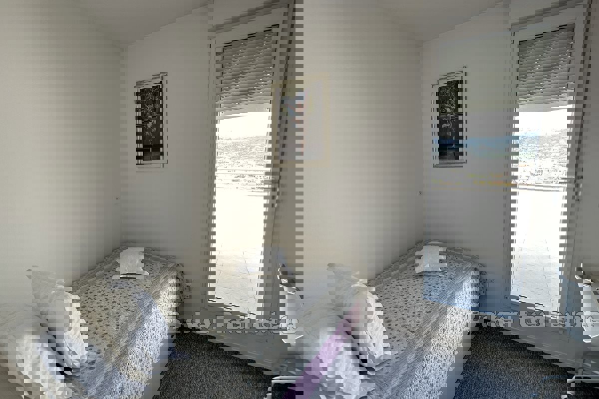 Grazioso attico con ampia terrazza e jacuzzi