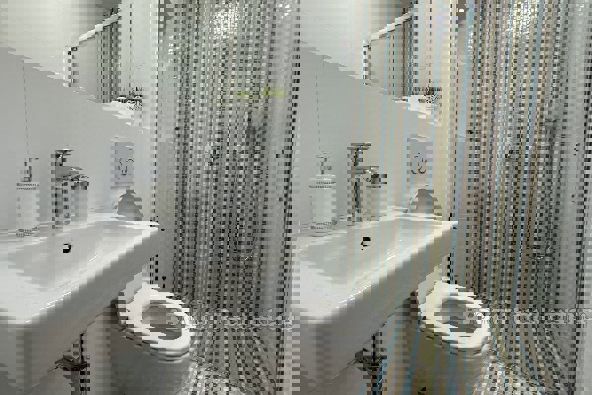 Grazioso attico con ampia terrazza e jacuzzi