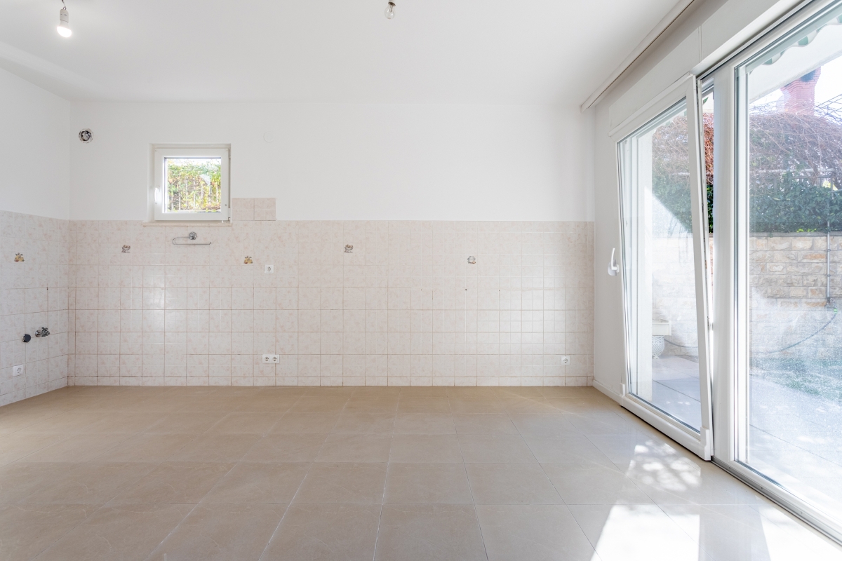 Casa con appartamenti vicino al mare