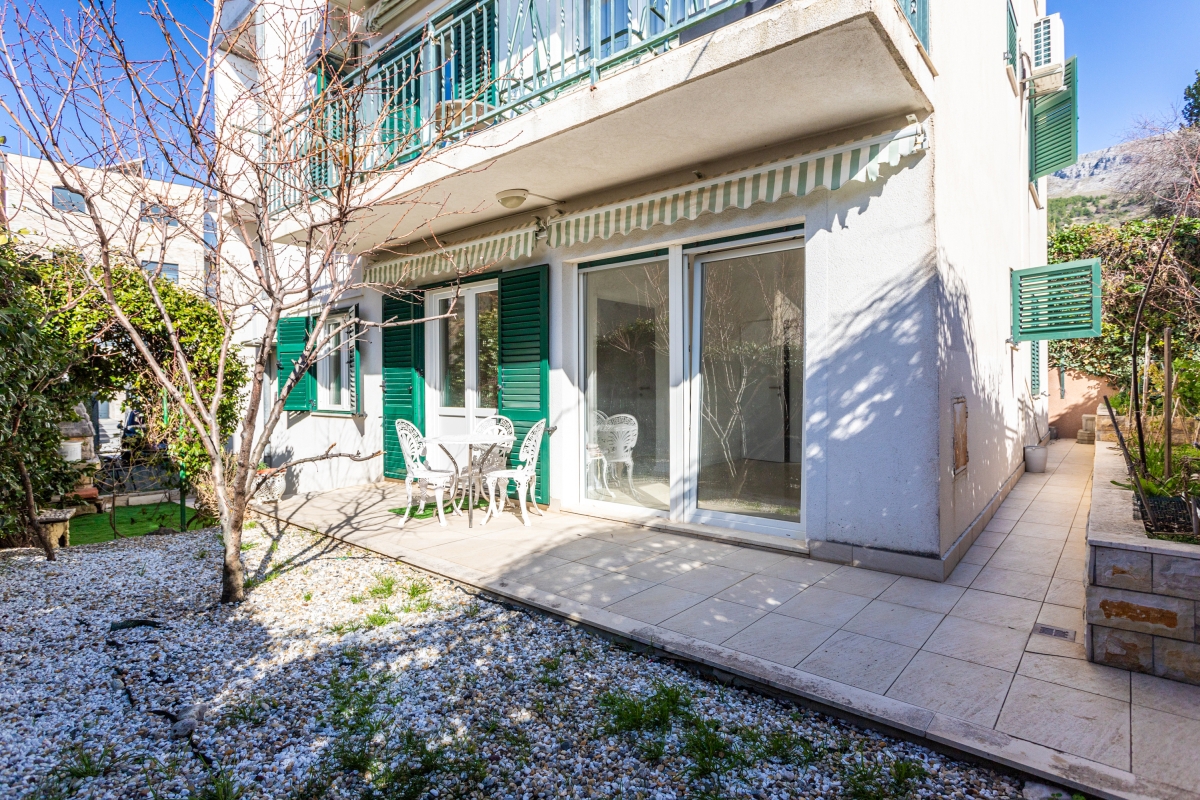 Casa con appartamenti vicino al mare