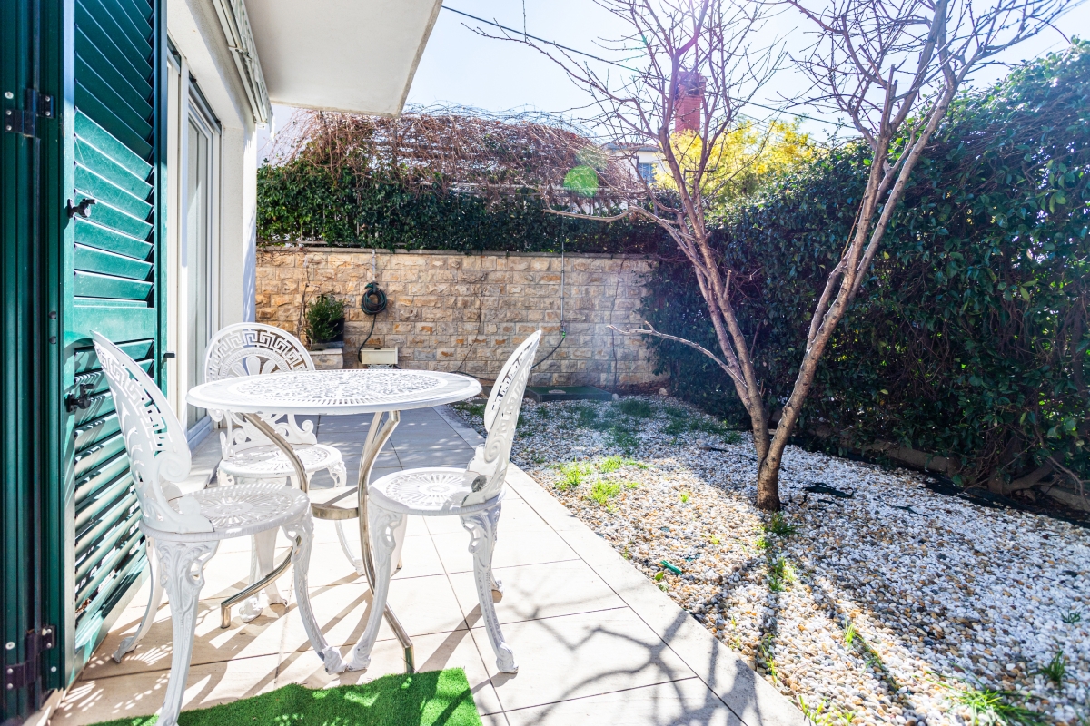 Casa con appartamenti vicino al mare