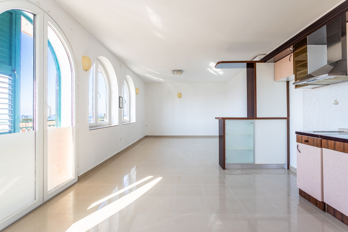 Casa con appartamenti vicino al mare