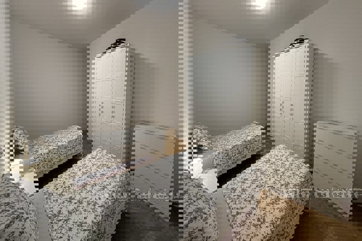 Comodo appartamento con tre camere da letto in posizione tranquilla